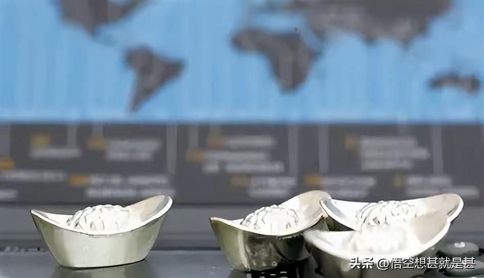 小尹在2月份看到白银涨的厉害，他听朋友建议后，果断出手买了1000克，当时的单价