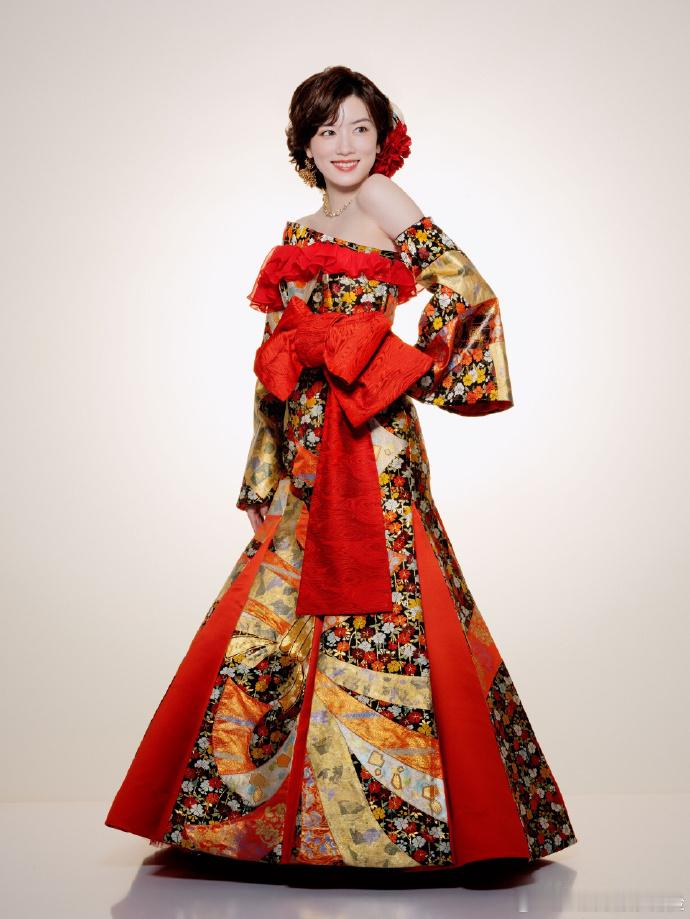 永野芽郁新剧演陪酒女郎 据日媒，永野芽郁将主演漫改真人剧《朝日町的嬢王》，饰演从