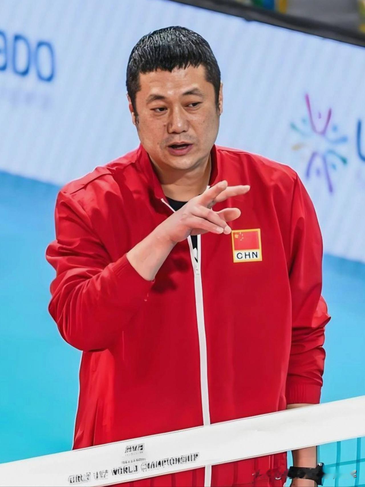 昨天亚锦赛半决赛，赵勇带队中国女排3‑0战胜伊朗，晋级决赛对阵泰国。
 
赵勇点