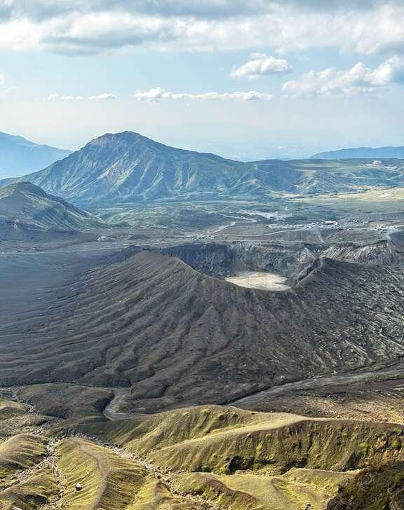 阿苏火山徒步攻略🌋
路线：砂千里——中岳
用时：3h(含来回+适当休息拍照)