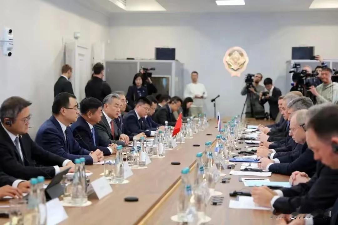 俄今晨罕见强硬称中俄合作可以“斩断日本军国主义头颅”。俄舆论说，这是80年来俄罗