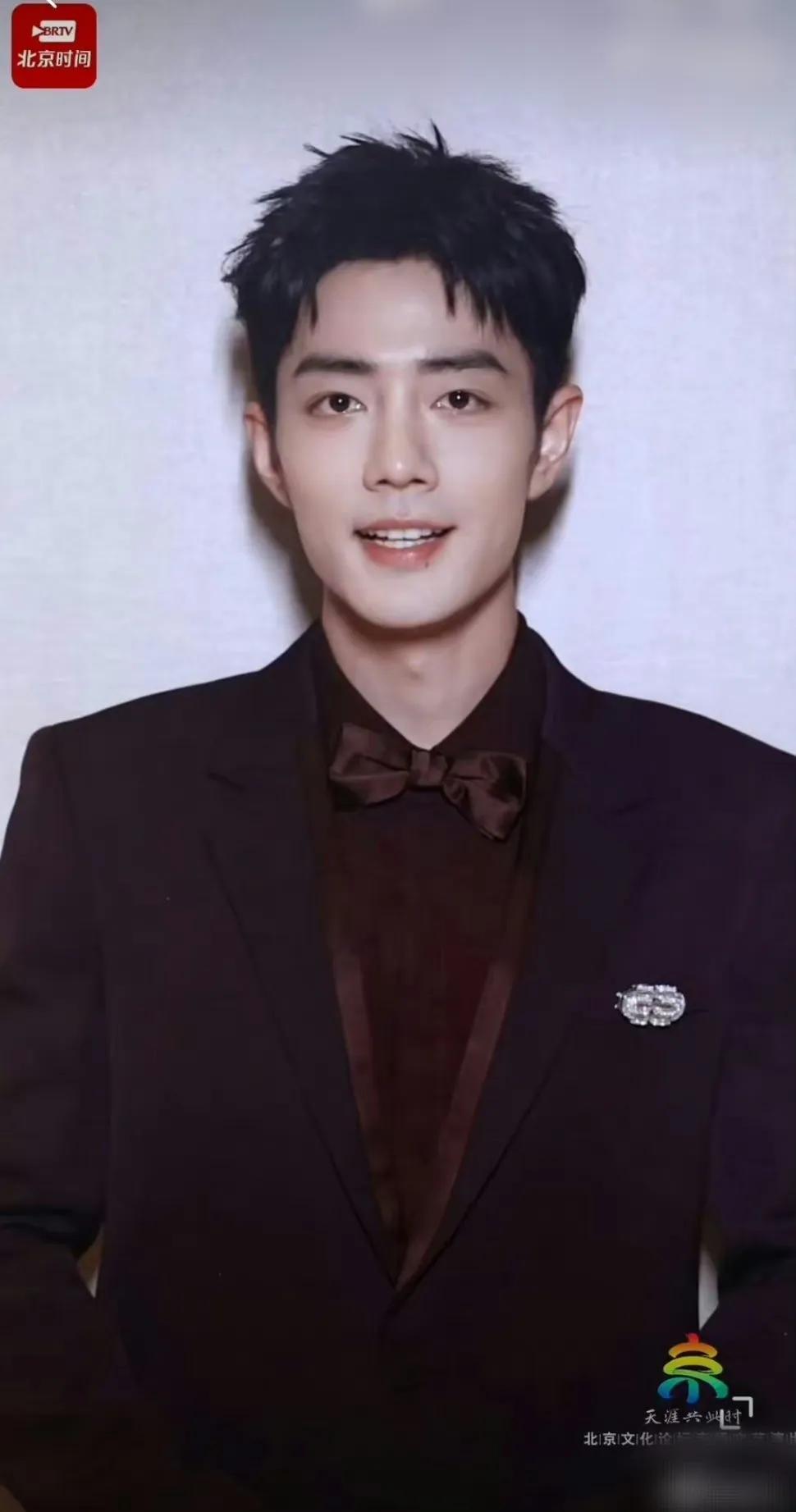 肖战深情演唱《月亮代表我的心》[赞]，舞台犹如魔法之地，场面如甜蜜炸弹在心中炸开