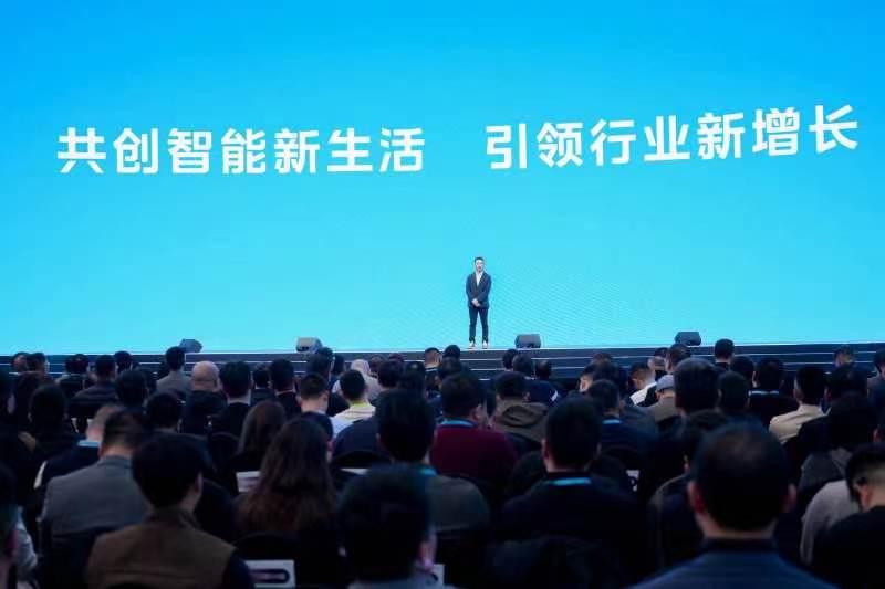 作为智能家居赛道的头部玩家，美的的技术布局一直是行业风向标。
作为集团一级架构的