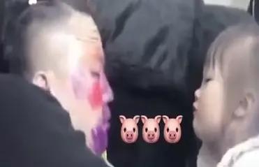 残酷预警：三五年后，大批人类或将活成“智能时代的猪”


当今多位全球顶尖科学家