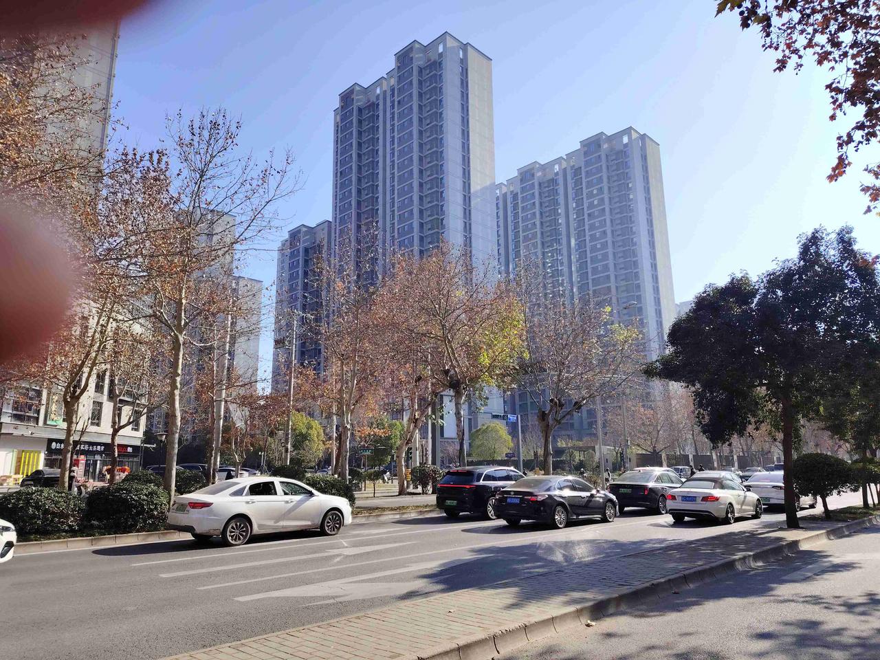 无负寒假行
朔风尽起，书声寂寂
校铃暂息，尘嚣渐低
案头书卷，轻收整齐
书包斜倚