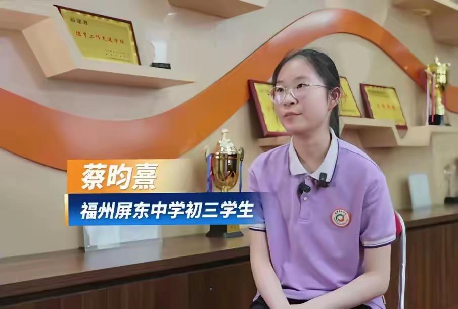 高考又炸出一位学神！
她不仅没有读过高中，甚至连中考都没考，就直接去参加高考了。