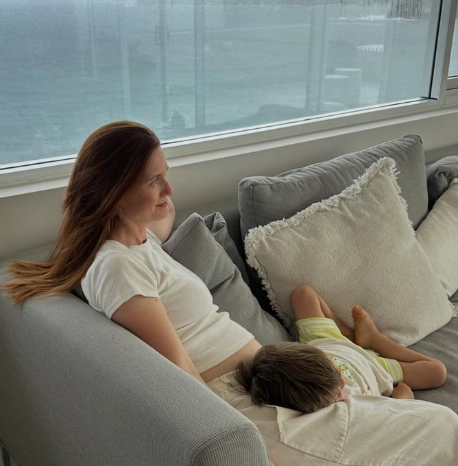 金妮”邦妮·怀特宣布，她即将迎来她的第二个孩子！ 