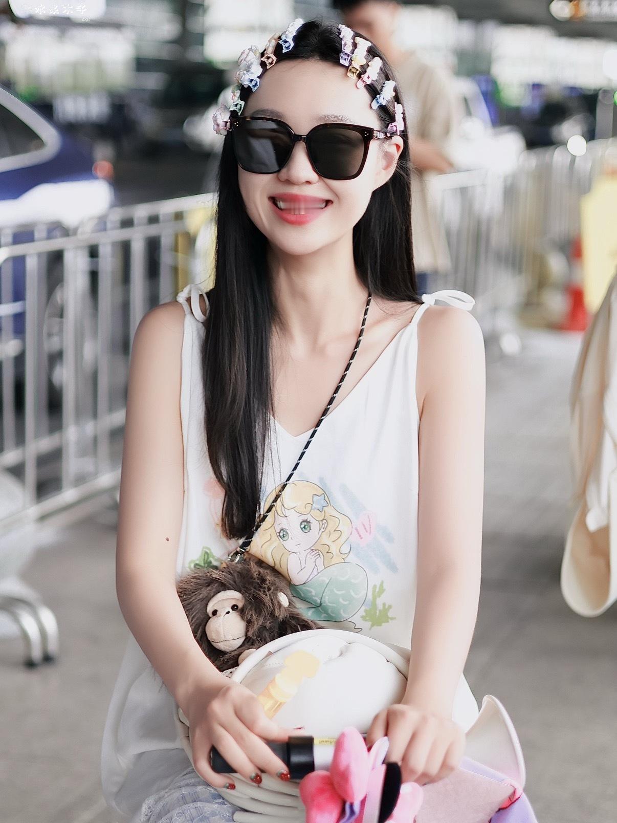 管乐提到前任落泪谁都不要欺负我们管乐[举手]不管是搞笑女还是任何女孩，都不要被糟