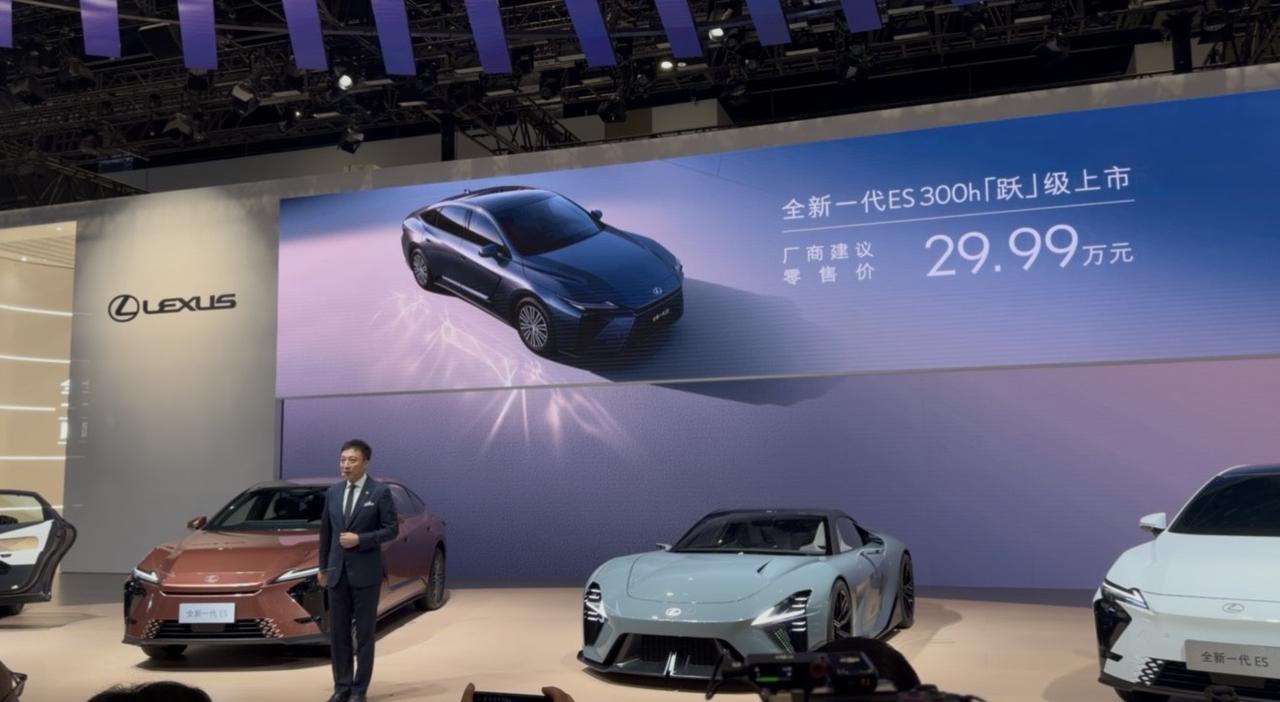 全新一代ES正式上市29.99万元，这价格是很不错的。第七代车主表示羡慕嫉妒[呲