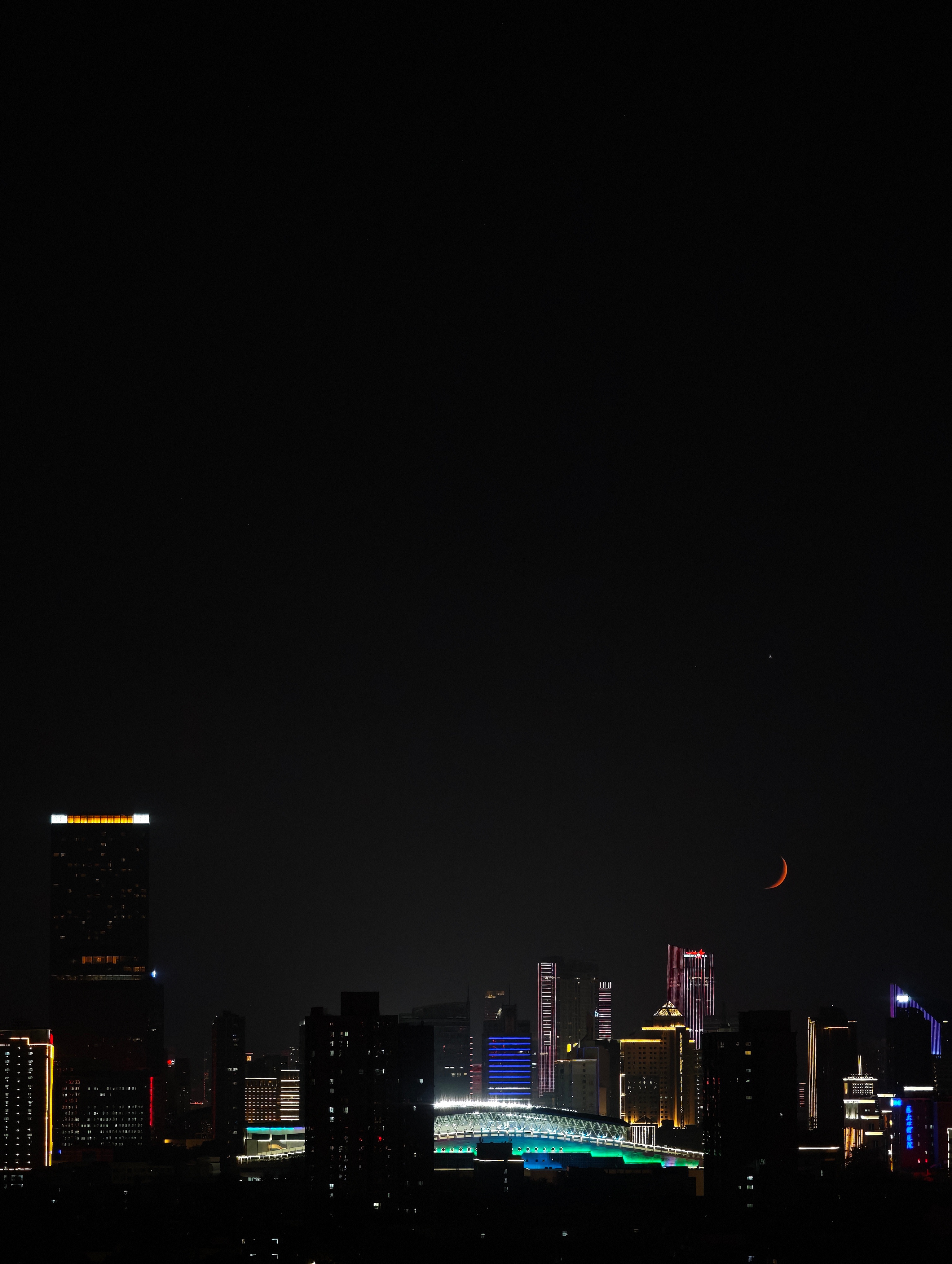 这月亮太无敌了！必须得给兄弟们分享一下 