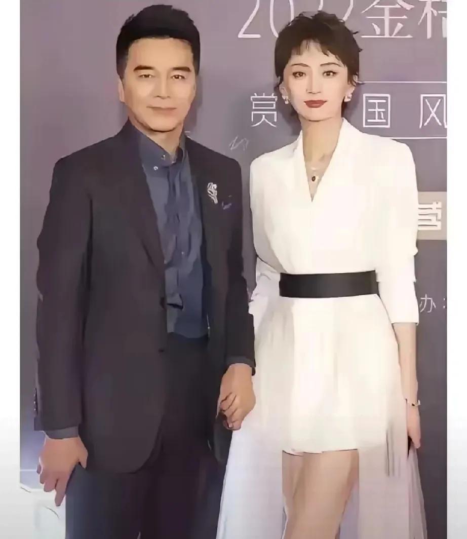 结婚14年的男人，最大叛逆竟是在凌晨，把前任合影端端正正发出来！
    网友瞬