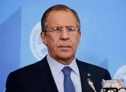 俄罗斯打乌克兰，美国光明正大地给乌克兰送武器。现在美国打伊朗，俄罗斯也开始光明正