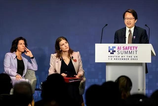 外媒称中美欧罕见达成一致，在伦敦签署新宣言。东西方是无法相容（融）的，西方的规则
