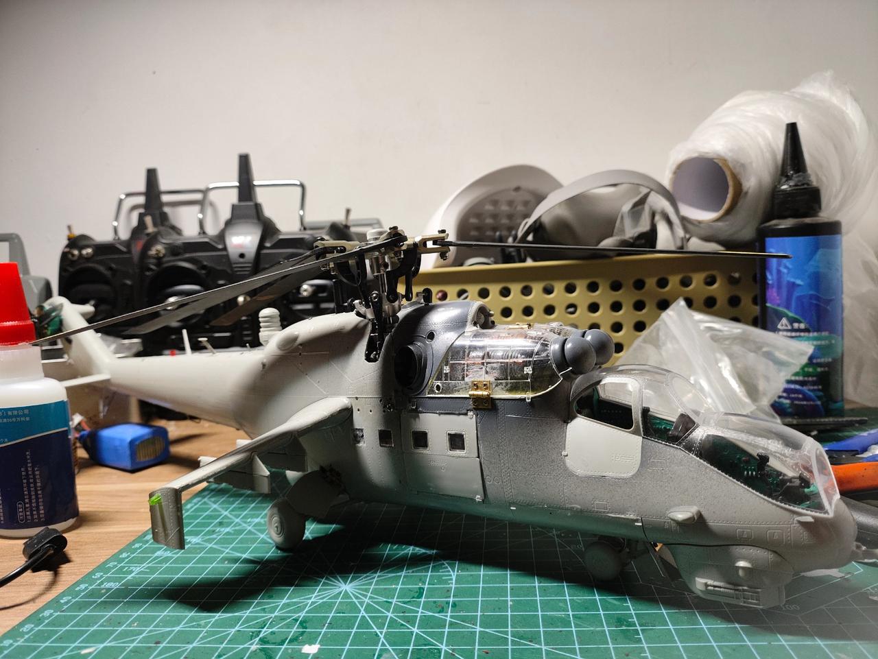 又一台雌鹿米24即将推出生产线模型 军模 模型玩具 胶佬