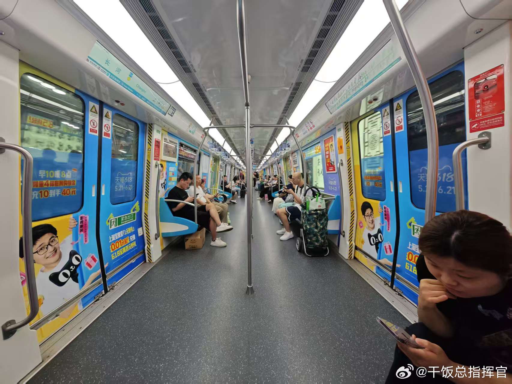 突然觉得地铁好牛  杭州5号线包车太有格调，影视飓风作为天猫3C数码独家合作伙伴