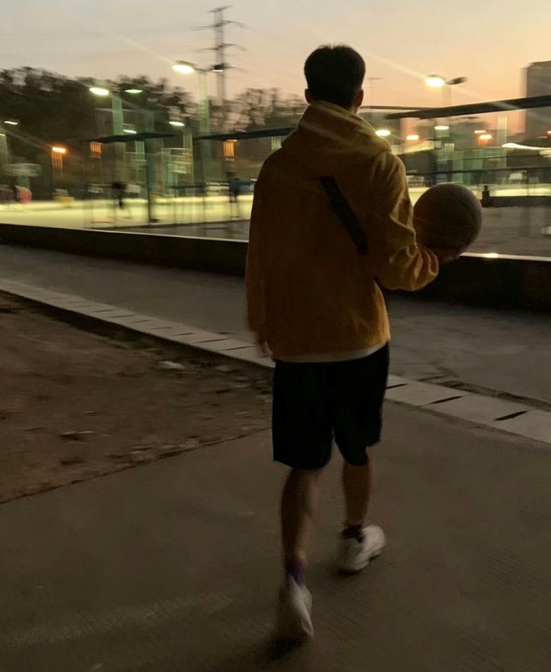 吴磊一开口全想起来了不知不觉，吴磊已经从明星弟弟成长为表达从容、自信魅力的成熟男