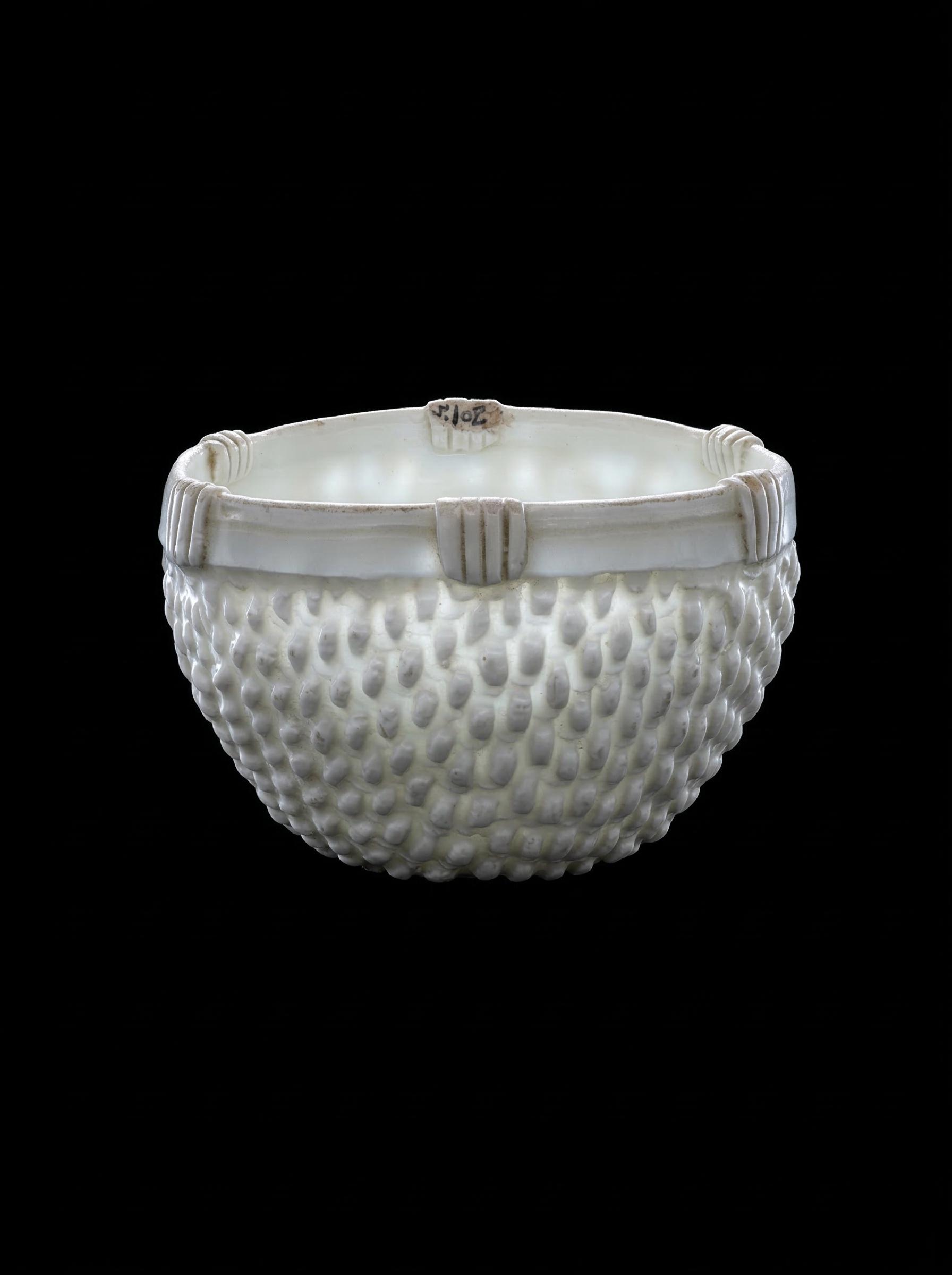 柳纹入瓷｜北宋的一种生活方式。🌊四鼓咚咚起着衣，午门朝见尚嫌迟 何时...