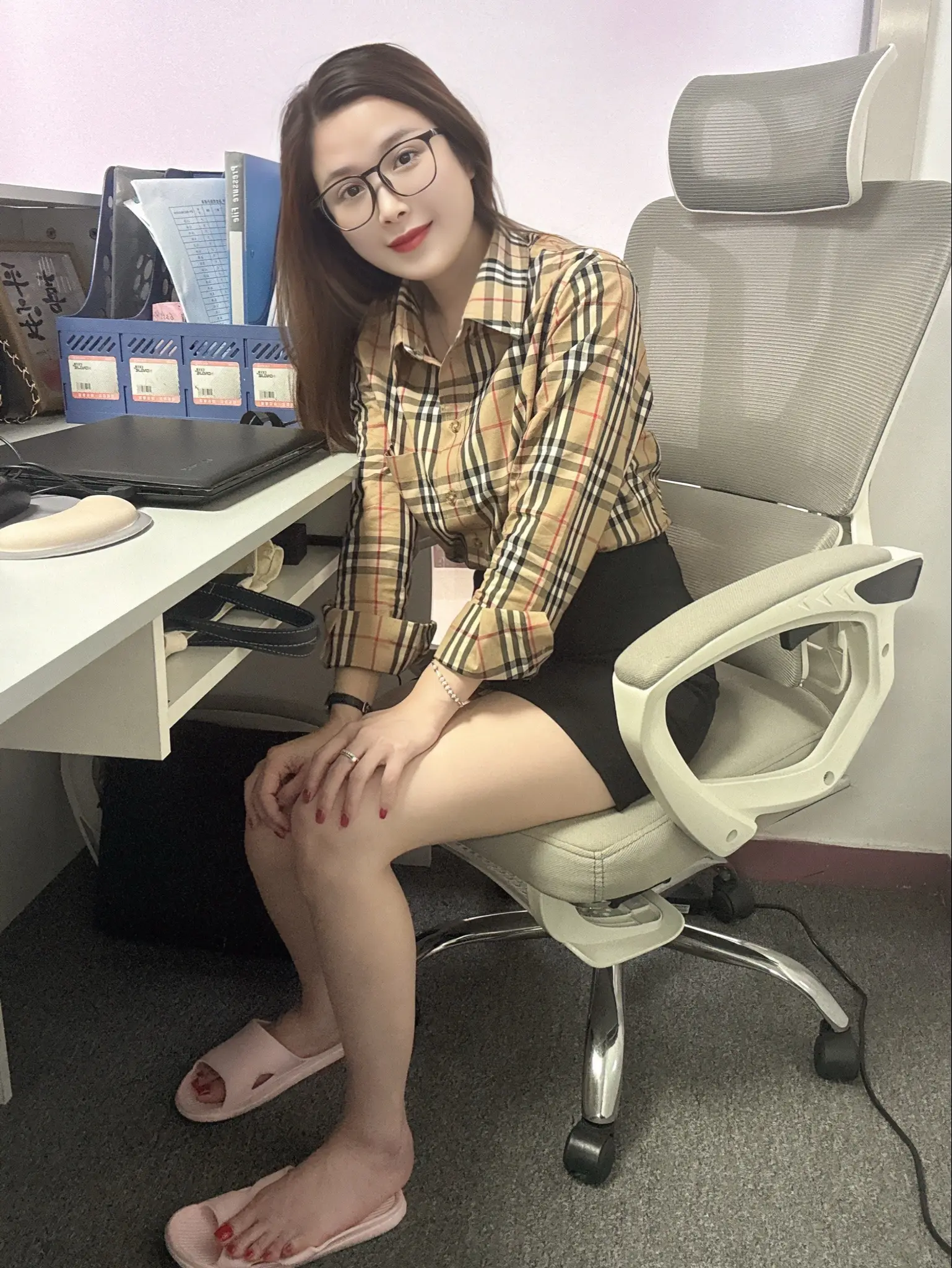 加班配着猪脚饭，必须赚到一百万🤭🤭