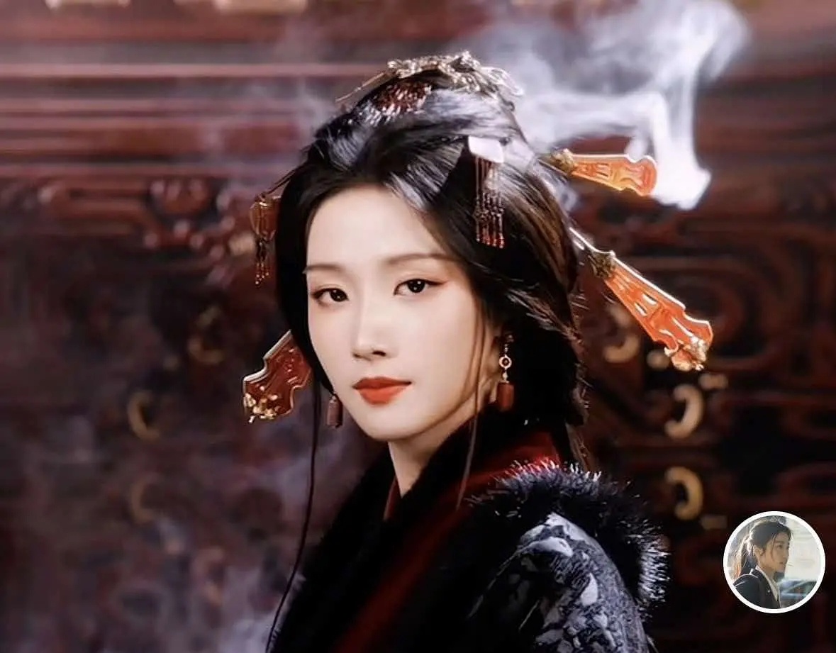 谁家美艳妖后，好像何赛飞老师。 ​​​
