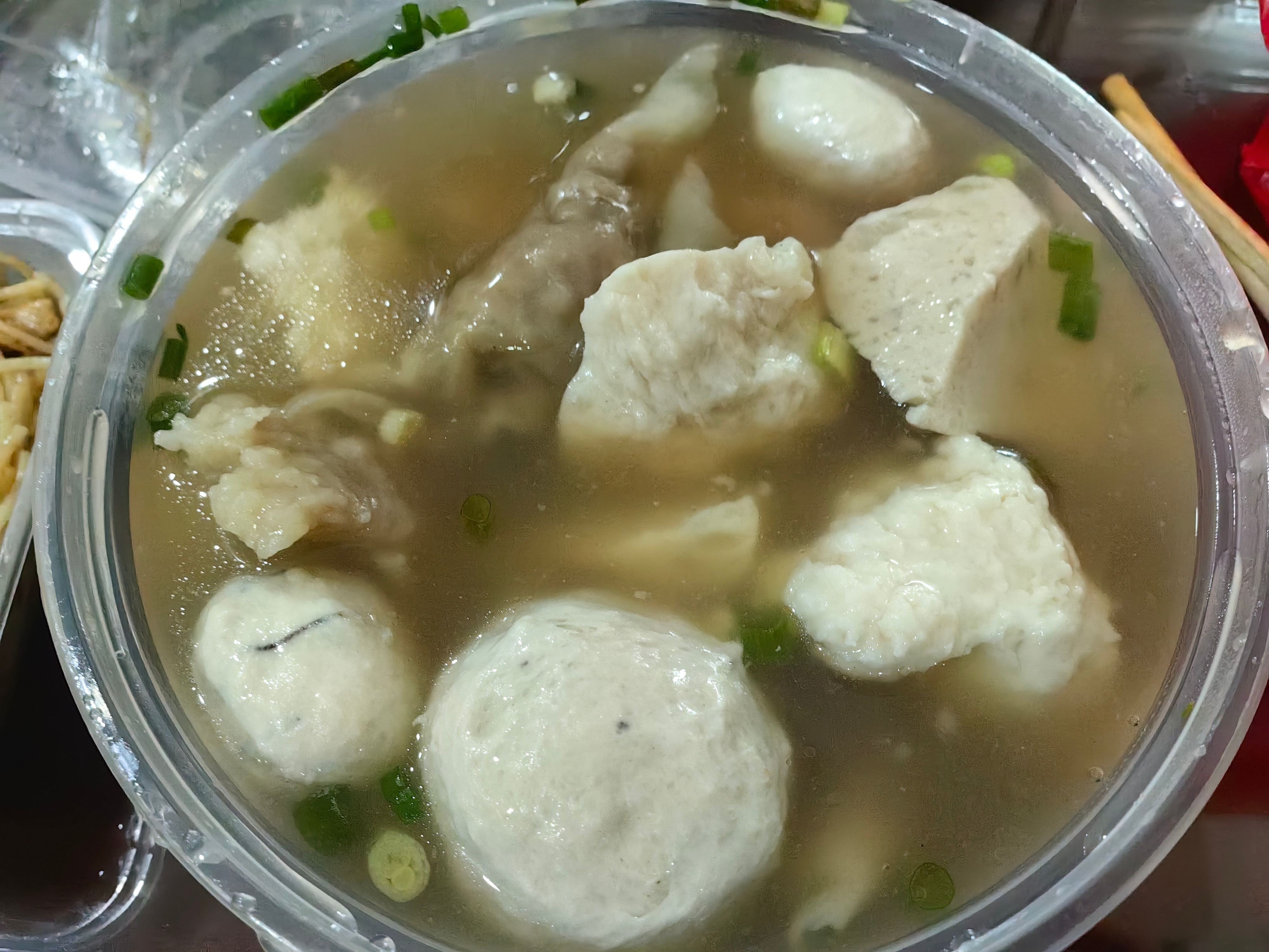 每日一餐分享炒米粉。什锦鱼肉羹。 