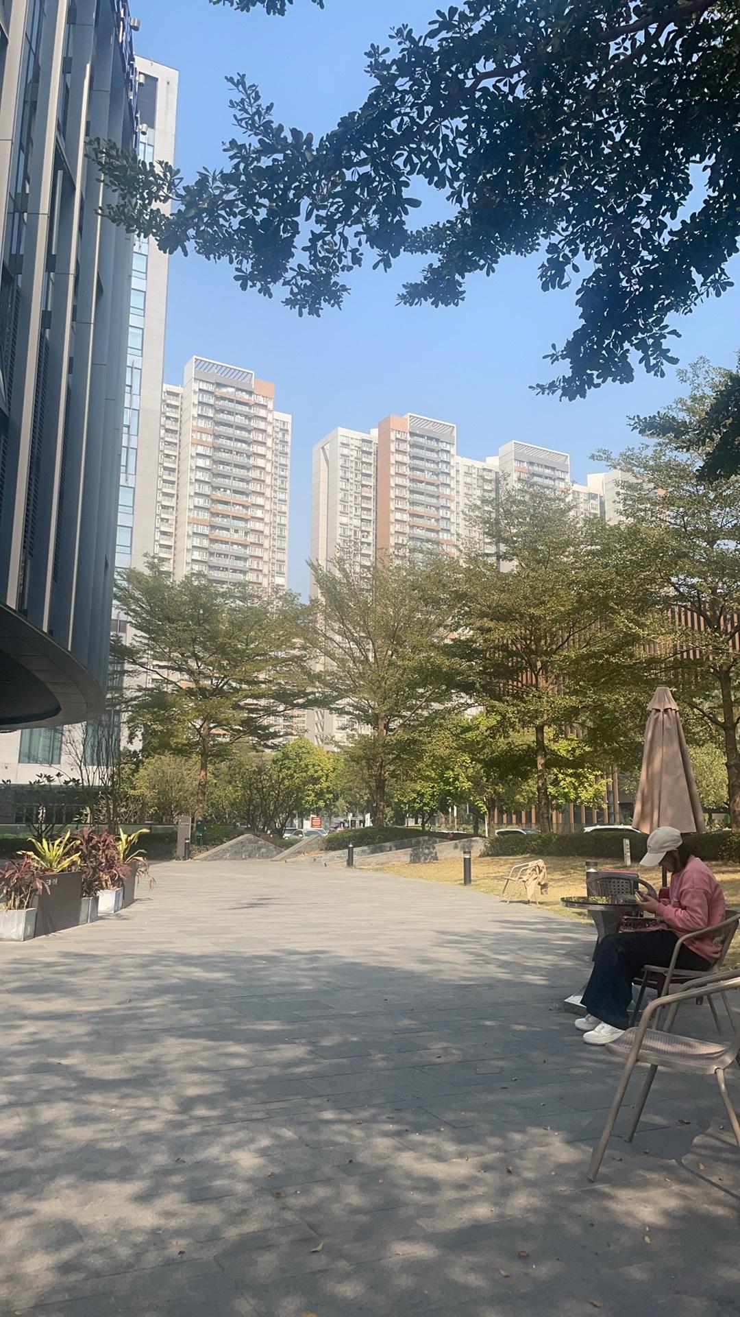 谁能想到，每月给老妈转5000生活费的我，竟成了老妈口中“不孝顺”的那个，只因为