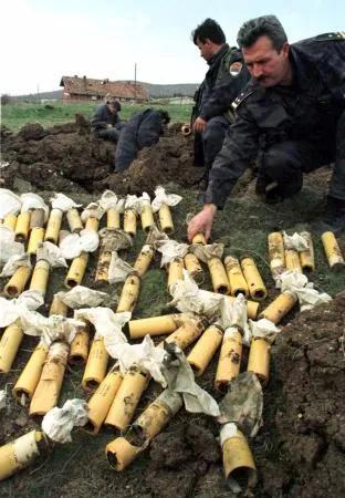 美国向乌克兰提供集束炸弹让乌克兰人信心大增，乌克兰民调显示，有99%的民众相信可