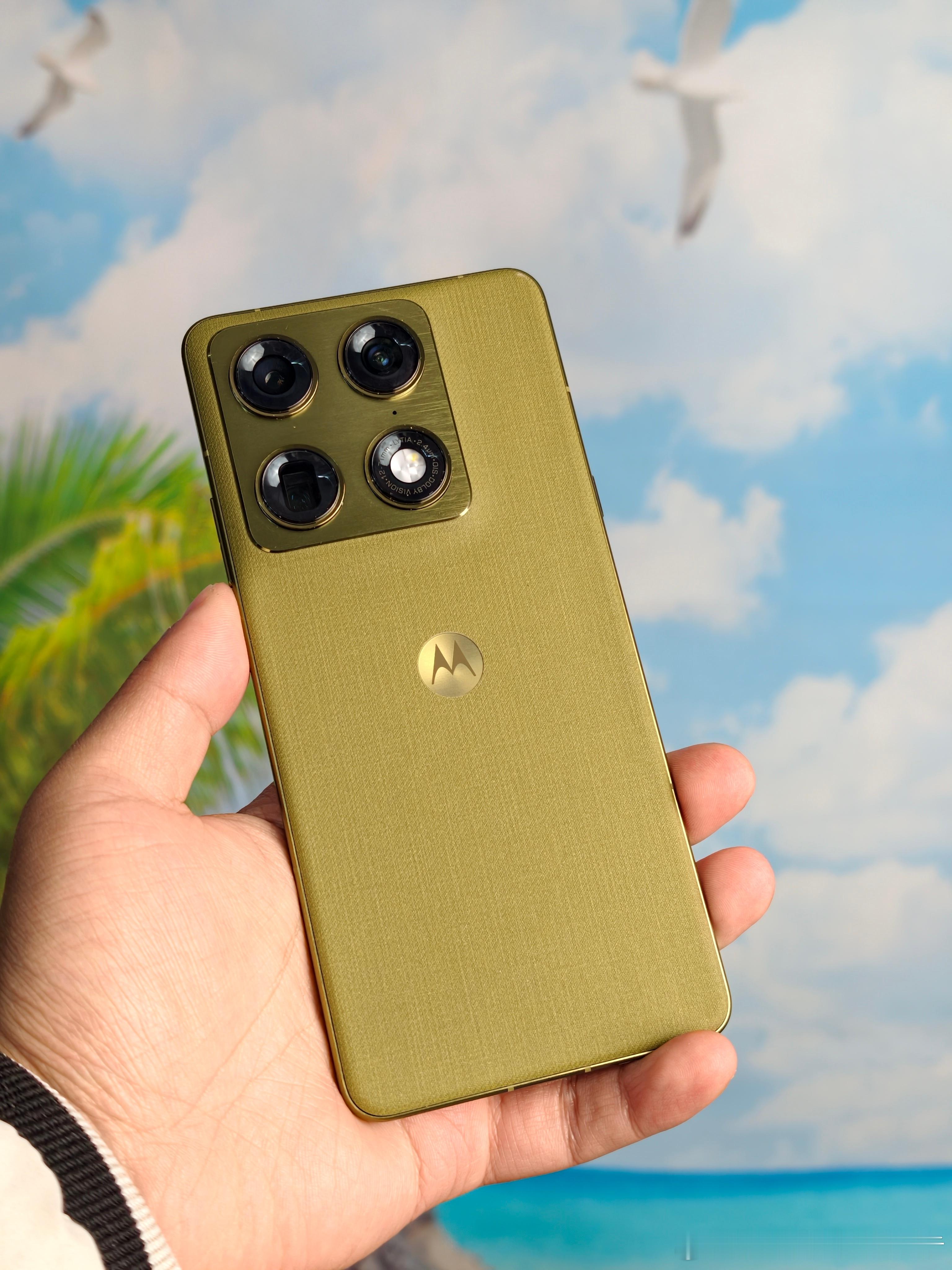 5.25mm中框，6.99mm厚度，186g重量；5000万像素LYT-828主