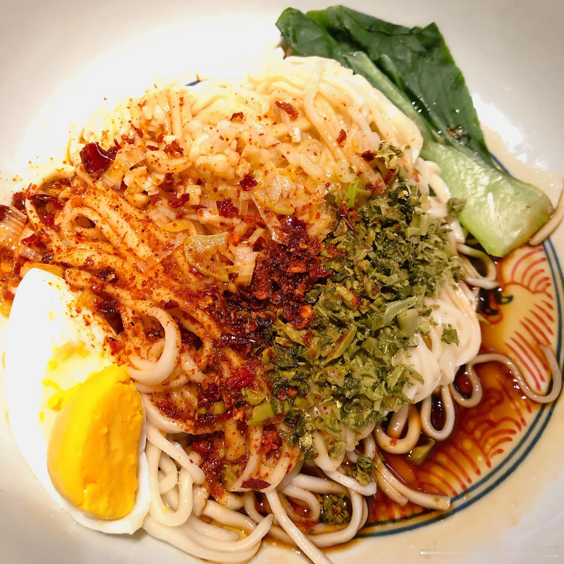 今日好奇心，杏花堂大刀面碗很大过油肉是好吃的糖醋丸子是好看的 