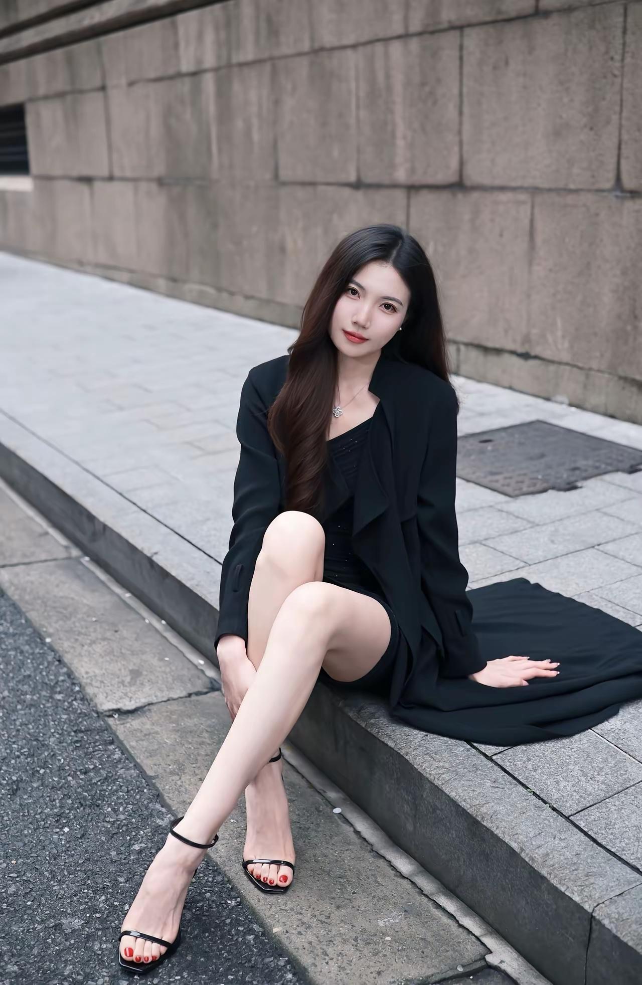 你喜欢哪一种气质的美人?
这种气质美人，是街头自带“氛围滤镜”的存在——不是乍眼