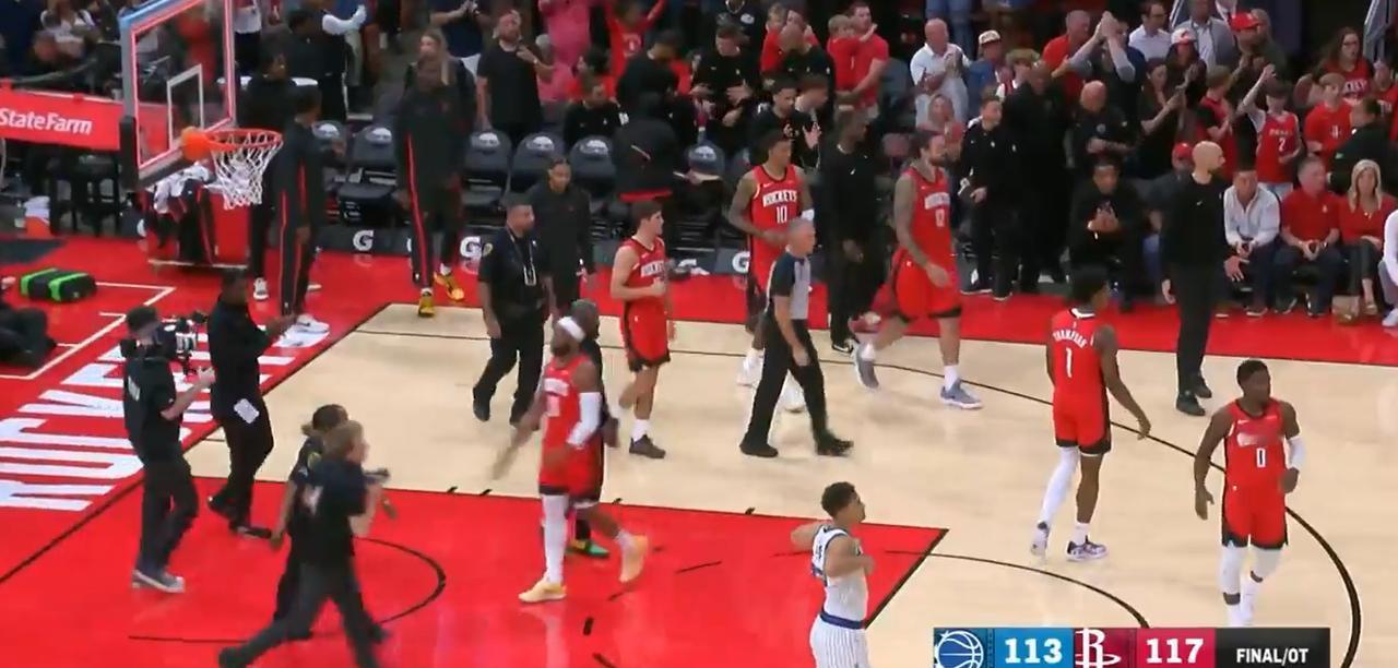 25-26赛季NBA常规赛，火箭加时117-113逆转击败魔术，杜兰特投进扳平三