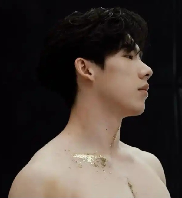 深夜发张金粉茶可惜这个系列没放出来正片啊555希望以后能看到～