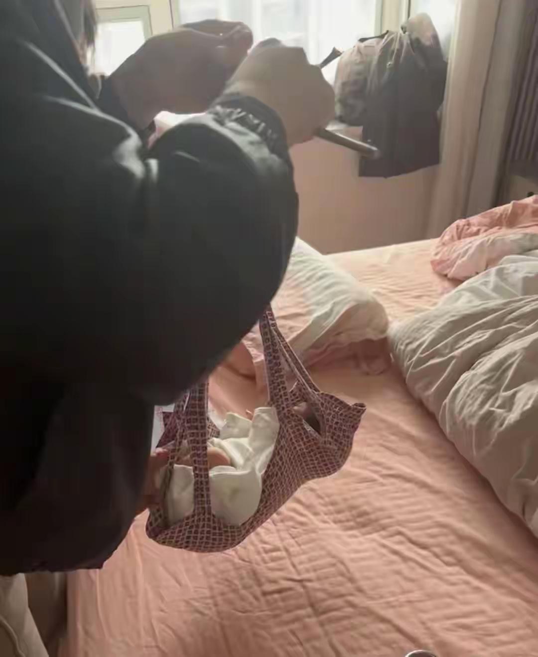 人工智能都这么发达了，还在使用杆秤给幼儿称重，秤砣又不小心砸伤婴儿，如今孩子尿不