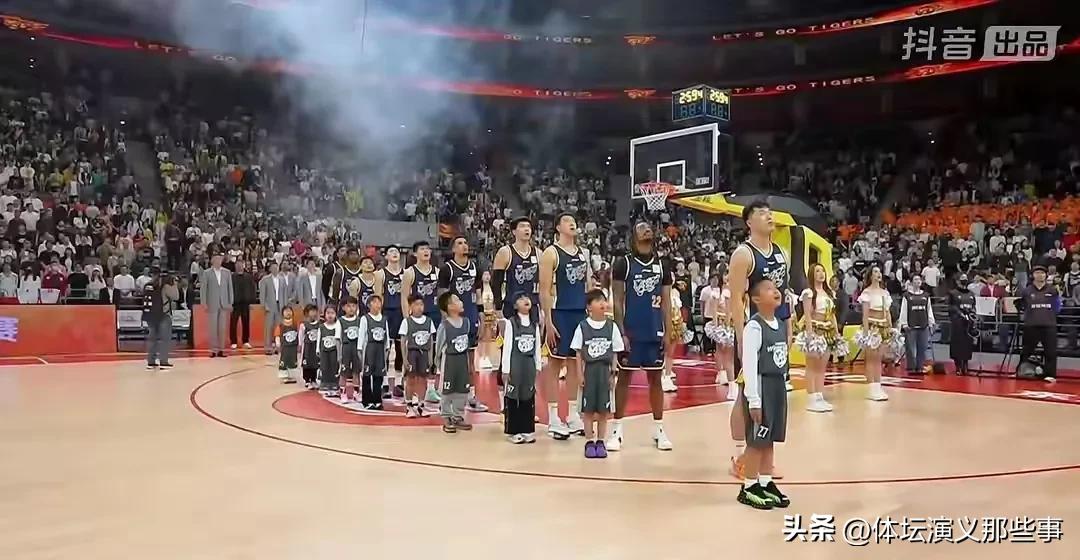 杜峰真应该向乌戈拜师学艺了，乌戈对于辽篮改造成功之处就是以国内球员为主，外援为辅