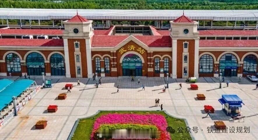国铁头条【京津城际武清站，将启动改扩建】6月18日，京津城际武清站站房提质改造工