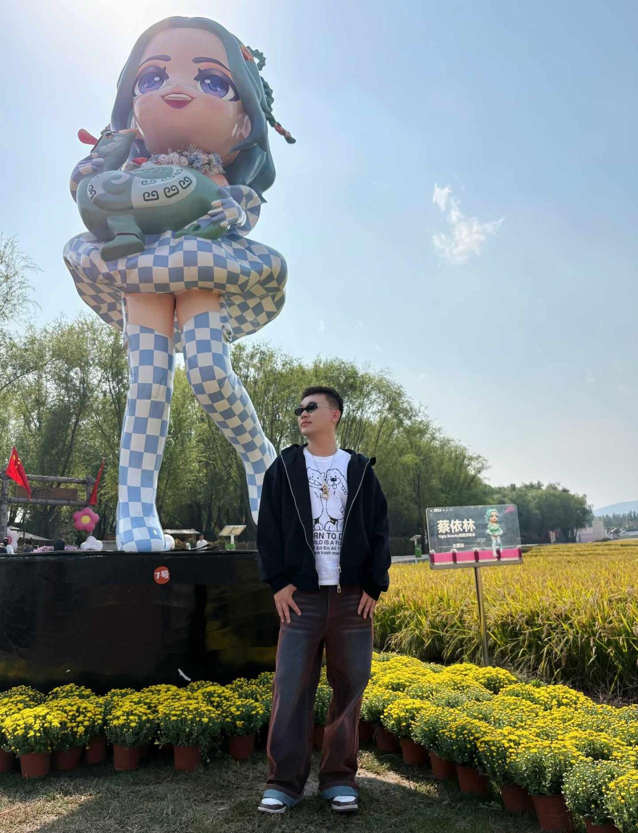 太原偶遇蔡依林
24UB的人偶雕塑
姐也是风吹日晒的
来太原第一个就来打卡
蔡依