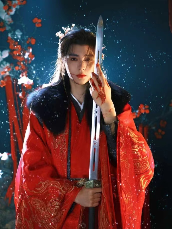 周翊然红衣魅魔 周翊然红衣魅魔，夏弃疾拍的周翊然，病娇风味拉满，眼神好有侵略性，