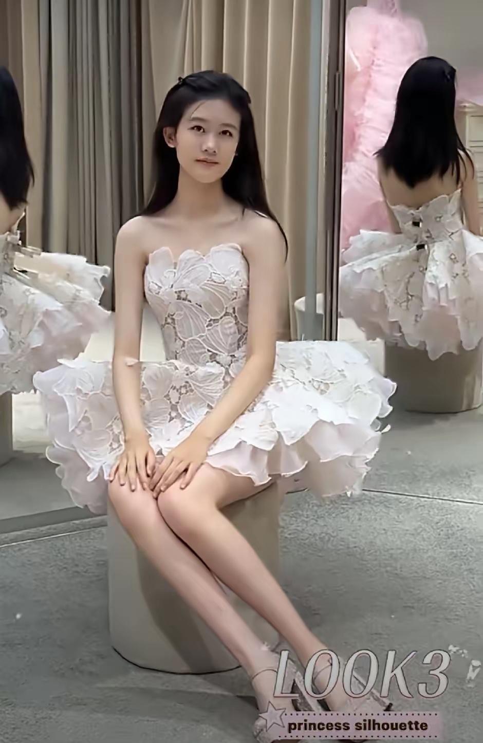 陆毅的大闺女贝儿，今年都18了。当年《爸爸去哪儿》里哭得鼻涕一把的小胖妞，一转眼