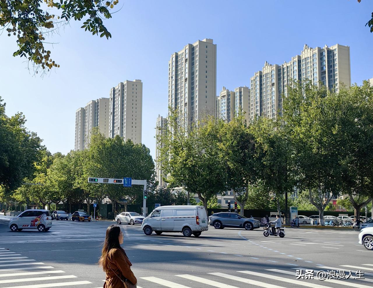 前几天参加婚礼，现场仪式东家花费8888元请的婚庆公司主持，时间搞了一个小时，全