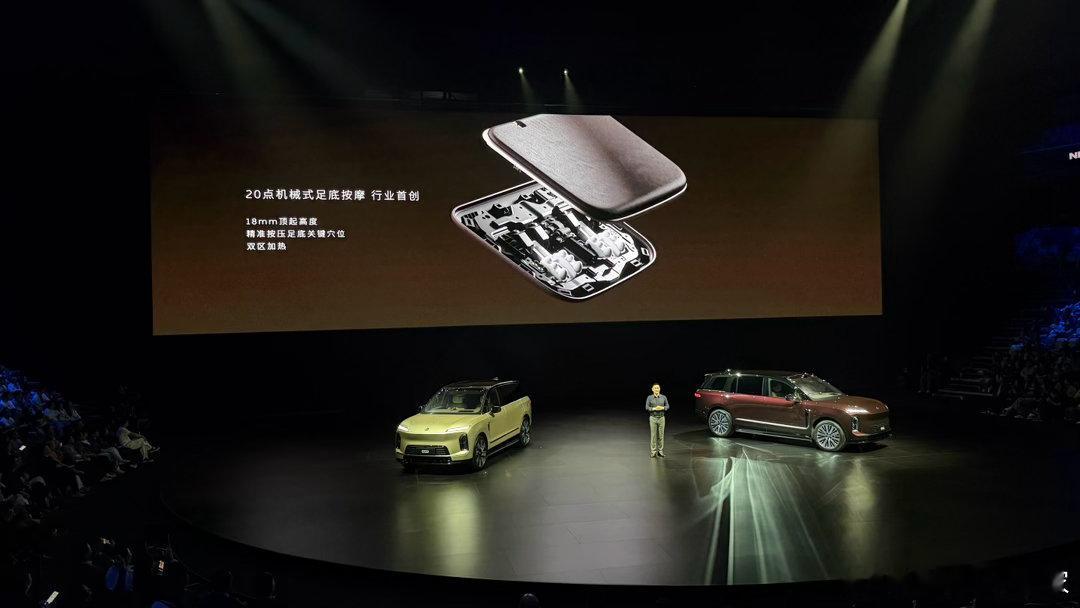 蔚来ES9推出物理结构的二排足底按摩！凯迪拉克，颤抖吧！！推出这个功能并不是来自