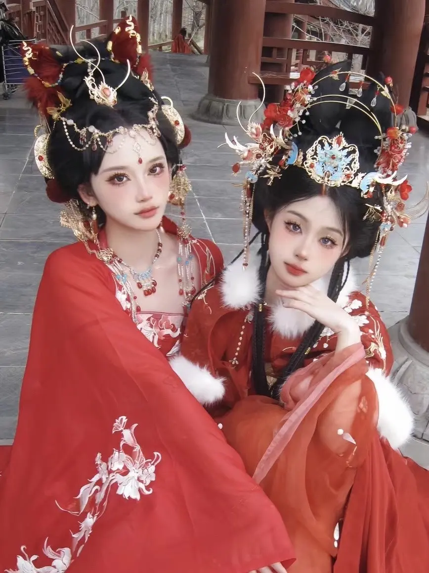 洛阳太好啦！下次还要来！和妹妹约到了最喜欢的妆造馆！开心的 旋转跳跃闭着眼.