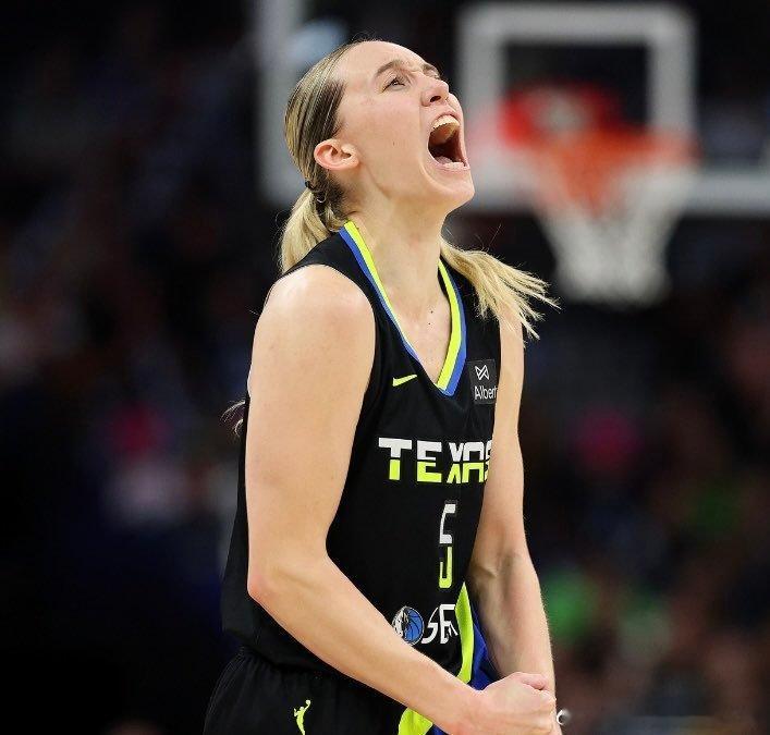 NBA[超话]  佩奇·布克斯 (Paige Bueckers) 被评为 202