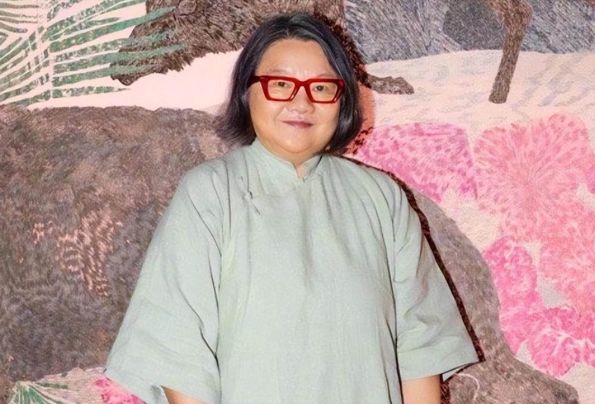 洪晃狂热吹捧法国药引争议！称吃了一粒药就好，被网友批判太夸张
洪晃最近推荐了一种