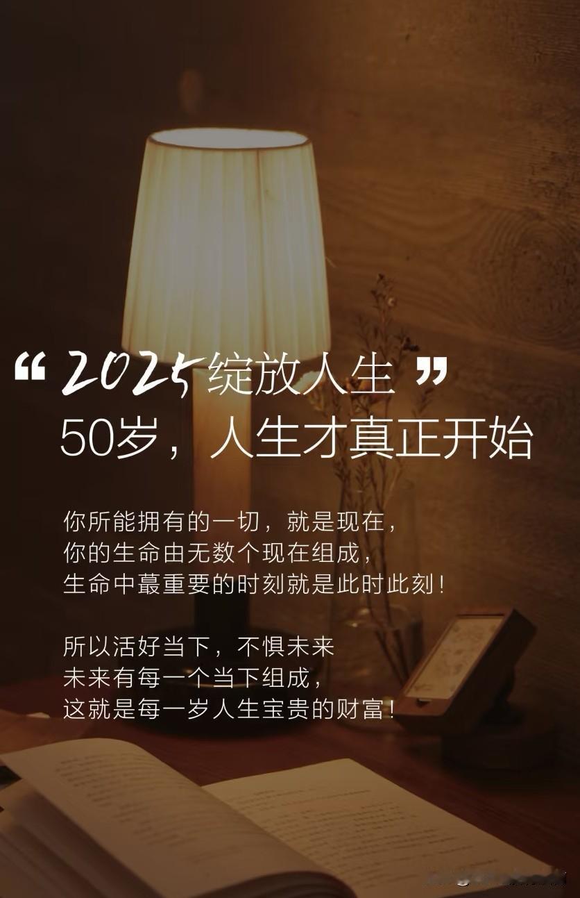 大伯母年轻的时候是她们厂里的一枝花，很多年轻人追求她，后来嫁给我的大伯父，他们厂