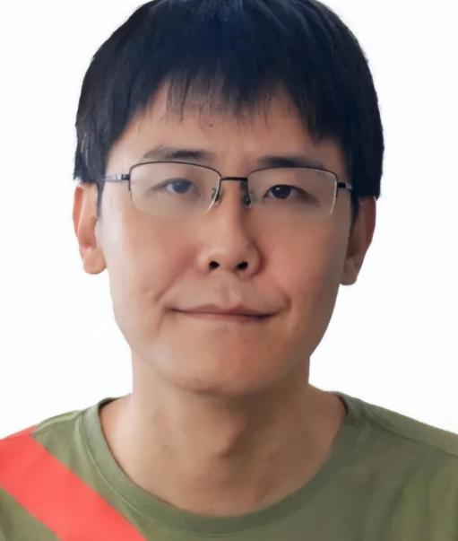 2002年，22岁的清华高材生刘海洋，在动物园将浓硫酸先后泼向五只熊，本以为会遭