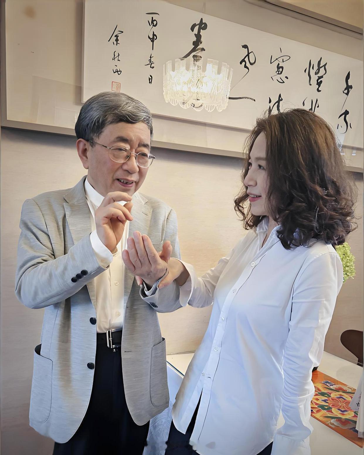 我想一天一夜，都没想明白。马兰当初为啥会嫁给余秋雨。男方太老登了！