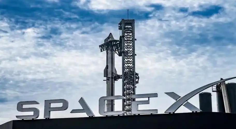 据美国《大西洋》杂志 8 月 7 日报道，马斯克直接给乌克兰军方的跨境作战需求泼