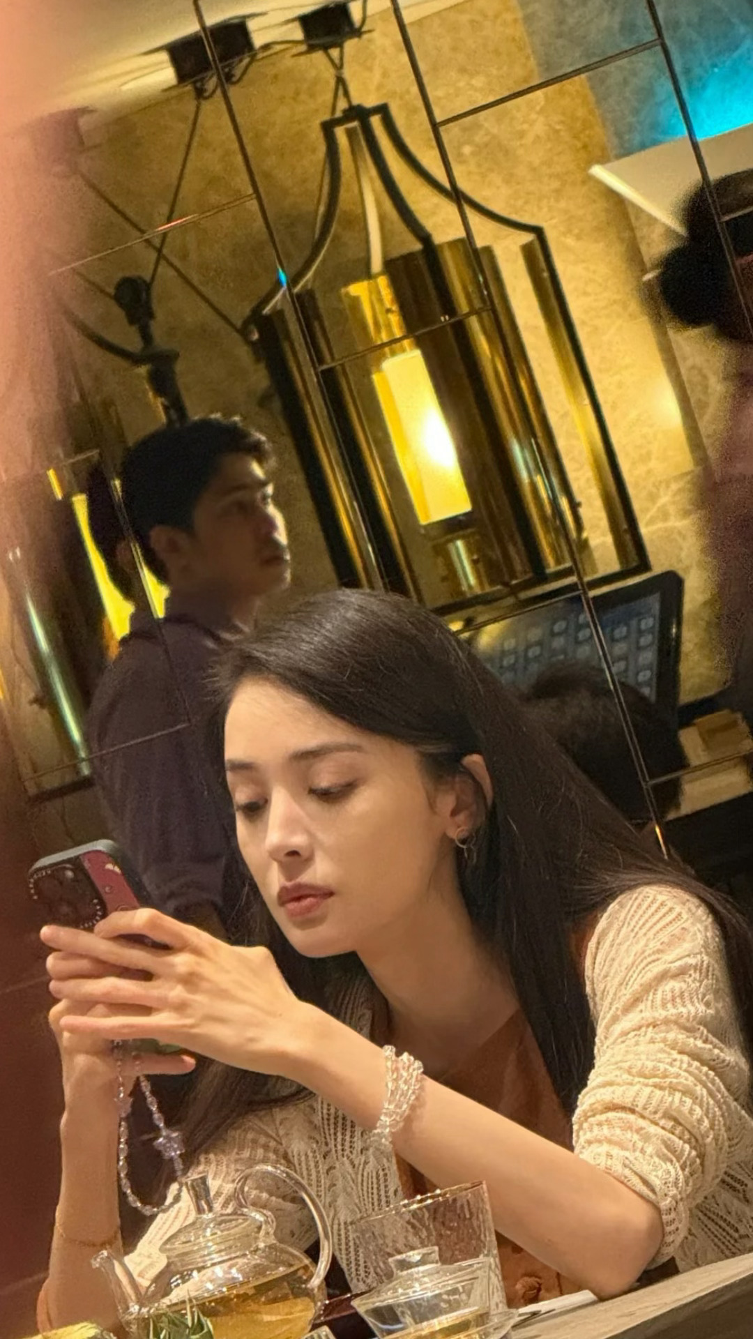 吃饭偶遇娜扎拍的live图就这样绝美骨相[苦涩]什么死亡光线 ​​​