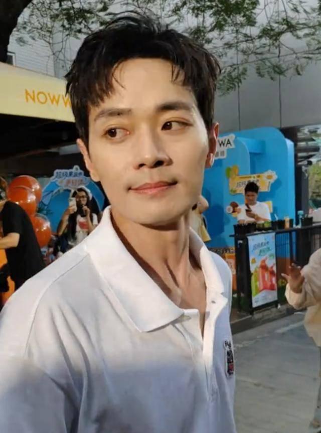 曹骏打戏有多绝曹骏打戏有多绝？自幼习武功底扎实，极少依赖替身，招式干脆利落，力量