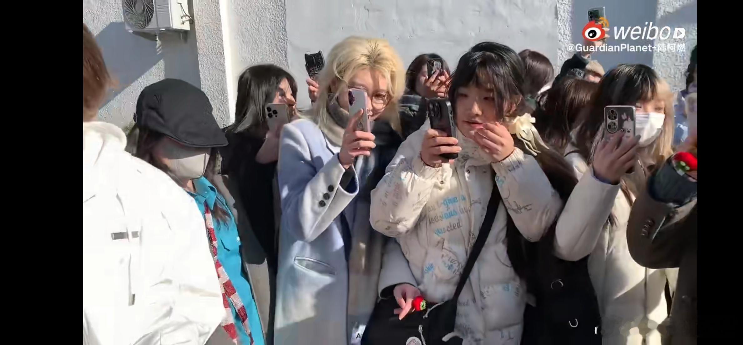 陆柯燃复工 小鸟飞出牢笼  陆柯燃现身工作，元气满满，新专辑发布，自己掌控音乐，