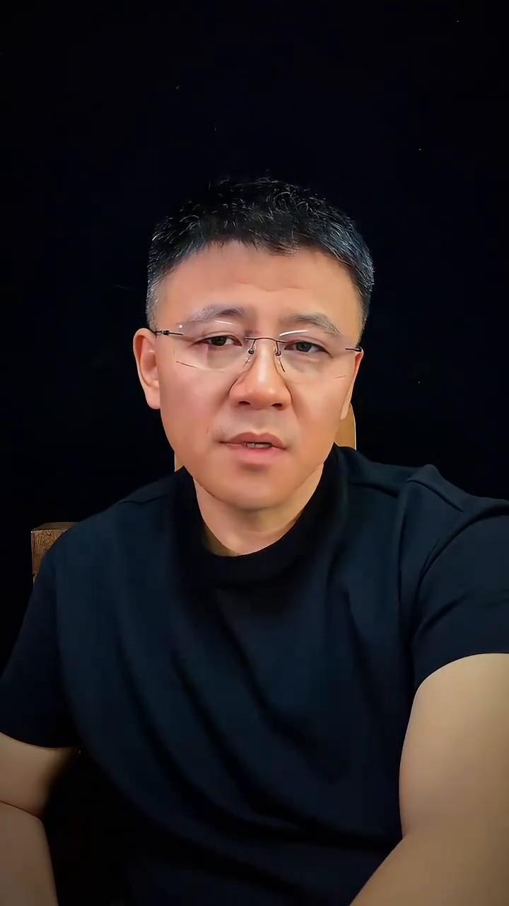 相遇的意义。
其实很多时候相遇的意义从来不是永远在一起，而是有人曾经把你从孤单里